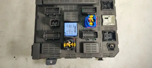 Peugeot 607 Fuse module 9641958680