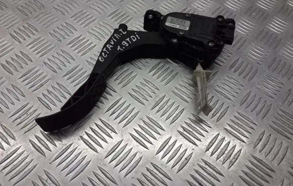 Skoda Octavia Mk1 (1U) Accelerator throttle pedal 6Q1721503B