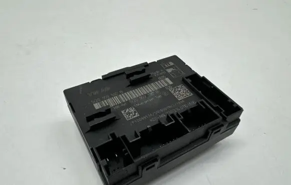 Audi A3 S3 8V Door control unit/module 5Q0959592B