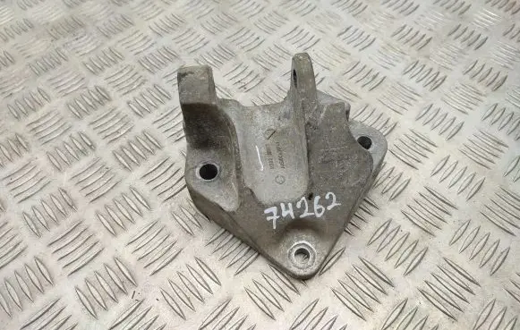 Nissan Qashqai Engine mounting bracket 11332JD700