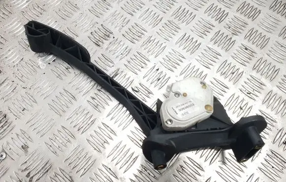Volvo V70 Accelerator throttle pedal 30636003