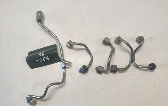Volvo XC60 Fuel injector supply line/pipe 31405314 31303505 31303504