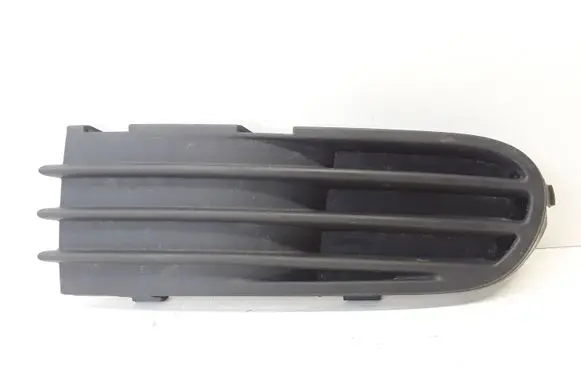 Volvo V70 Front bumper lower grill 30657009