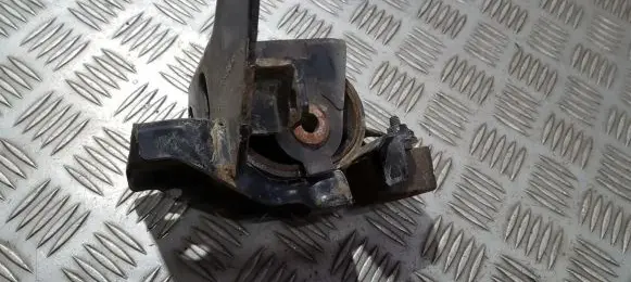 Toyota Corolla E120 E130 Engine mount bracket