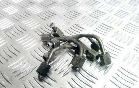 Fuel injector supply line/pipe