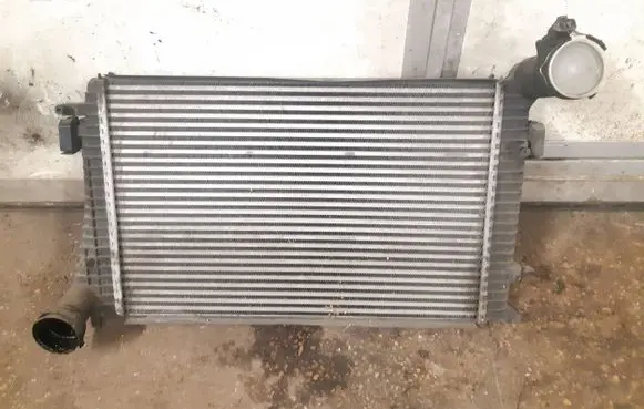 Volkswagen PASSAT B6 Intercooler air channel guide 