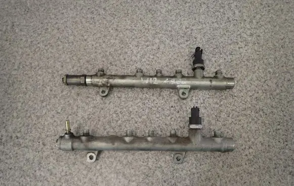 Nissan Primera Fuel injector supply line/pipe 