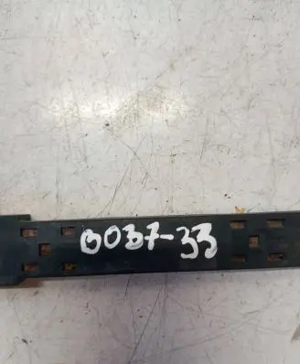 Headlight/headlamp mounting bracket