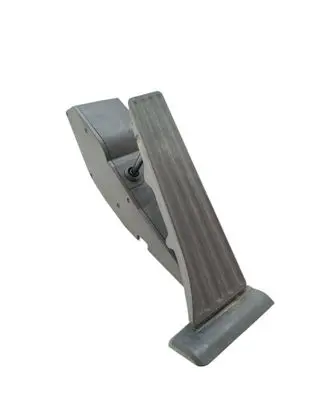 Accelerator throttle pedal