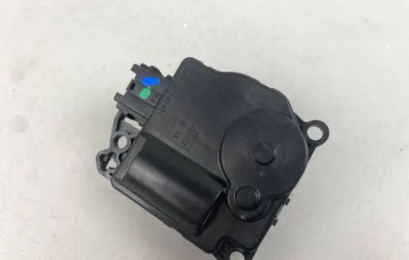 Chrysler Pacifica Air flap motor/actuator 545250008 FV198002