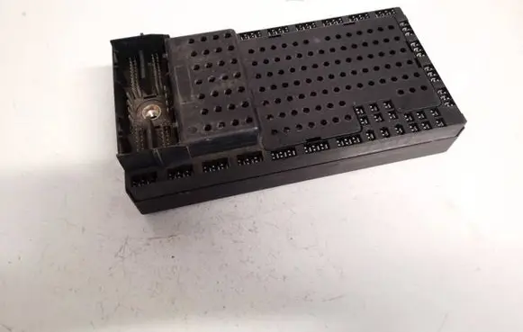 Volvo S70 V70 V70 XC Fuse box set 08679899 08696098