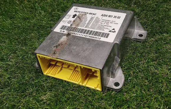 Mercedes-Benz C W204 Airbag control unit/module A2049013502 5WK44524