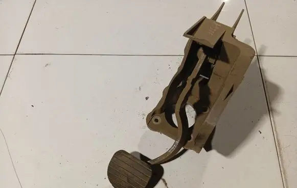 Renault Laguna III Brake pedal 