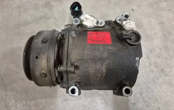 Mitsubishi Pajero Sport I Air conditioning (A/C) compressor (pump) MR360532