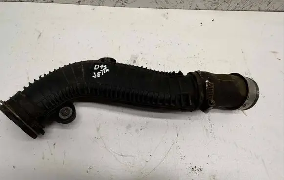 Volkswagen Jetta VI Intercooler hose/pipe 1K0145840R