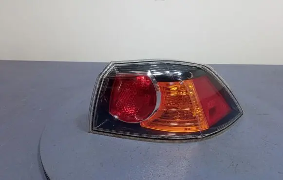 Mitsubishi Lancer VIII Rear/tail lights P5613