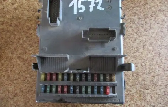 Renault Laguna II Fuse module 8200148809