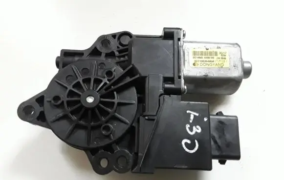 Hyundai i30 Front door window regulator motor 617012501