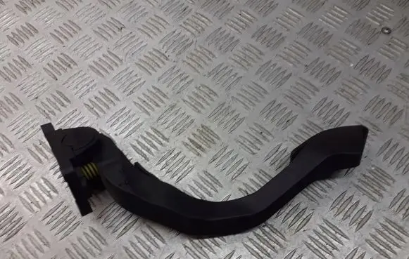 Peugeot 1007 Accelerator throttle pedal 9647135280