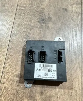 Mercedes-Benz E W211 Comfort/convenience module 2115452132