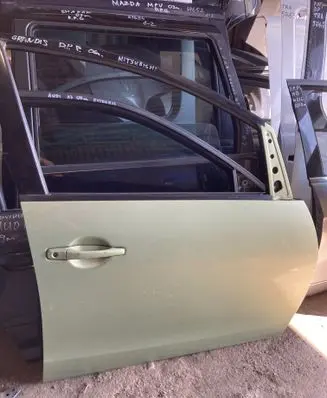 Mitsubishi Grandis Front door