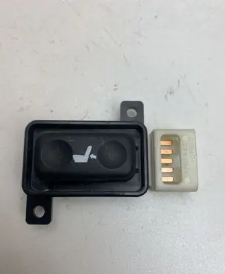 Toyota Auris E210 Seat control switch 182850