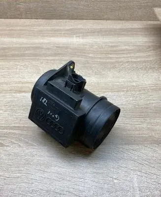 Volkswagen PASSAT B5 Mass air flow meter 074906461