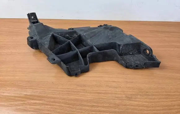 Audi A7 S7 4G Headlight/headlamp mounting bracket 4G8807284C