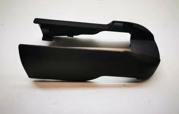 Chrysler 300 - 300C Front passenger seat rail trim JCI1347865 1347865