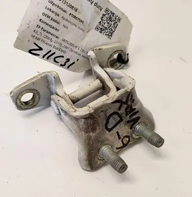 Mitsubishi L200 Rear door lower hinge