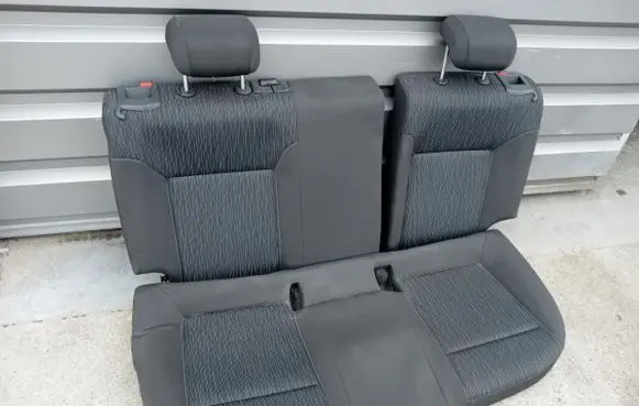 Opel Astra J Second row seats 