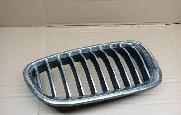 BMW 5 F10 F11 Front bumper upper radiator grill 7336478 7831772