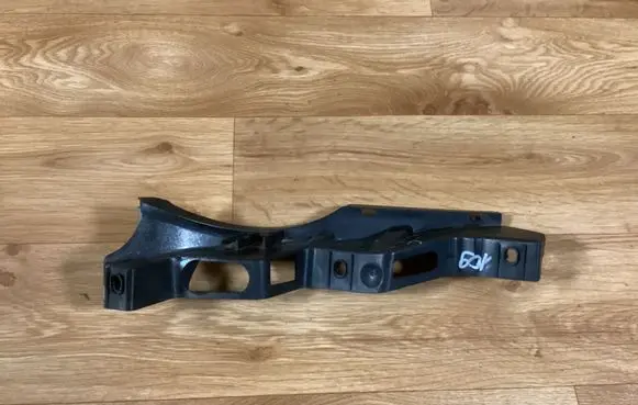 Volkswagen PASSAT B6 Front bumper mounting bracket 3C0807889