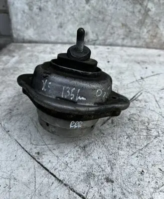 BMW X5 E53 Engine mount bracket 1096997 109699701