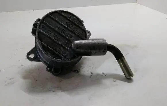 Mercedes-Benz C W203 Vacuum pump A6112300065