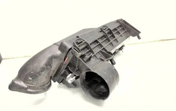 Opel Astra L Air filter box 9805379480 9825070780
