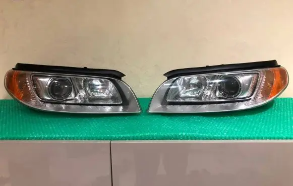 Volvo V70 Headlights/headlamps set 31283916 31283915