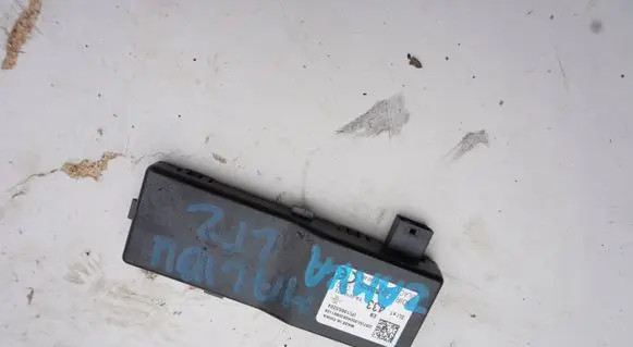 Opel Corsa E Door central lock control unit/module 13503204