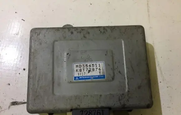 Mitsubishi Pajero Engine control unit/module md354511