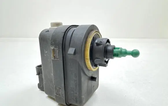 Headlight level adjustment motor