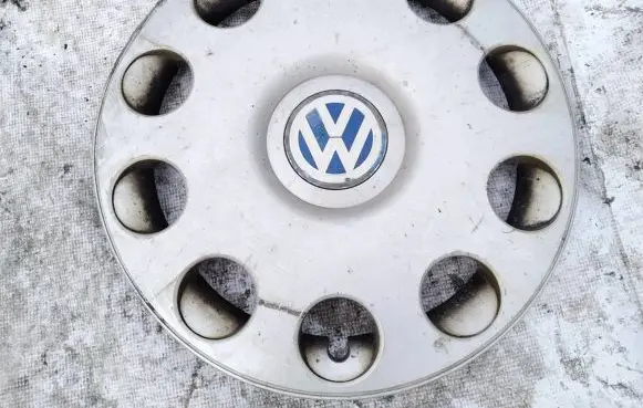 Volkswagen Polo III 6N 6N2 6NF R15 wheel hub/cap/trim 1c0601147
