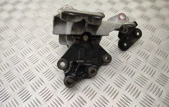 Nissan X-Trail T32 Engine mount bracket 