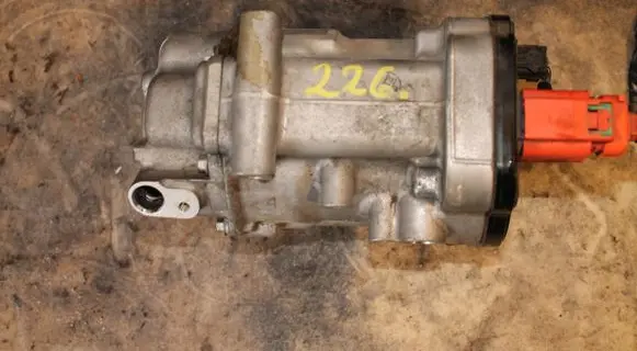 Seat Toledo I (1L) Air conditioning (A/C) compressor (pump) 820803