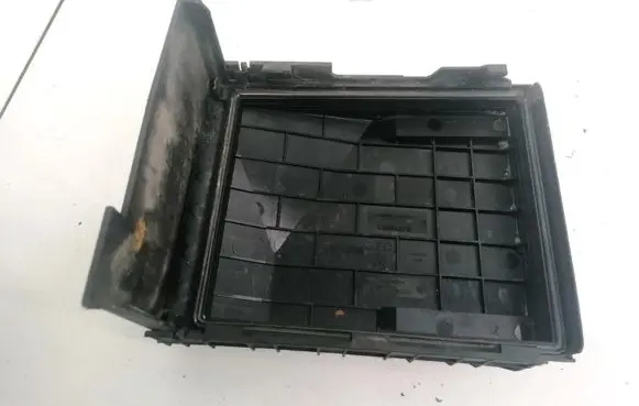 Volkswagen Jetta V Fuse box cover 1K0937132F 014189871C