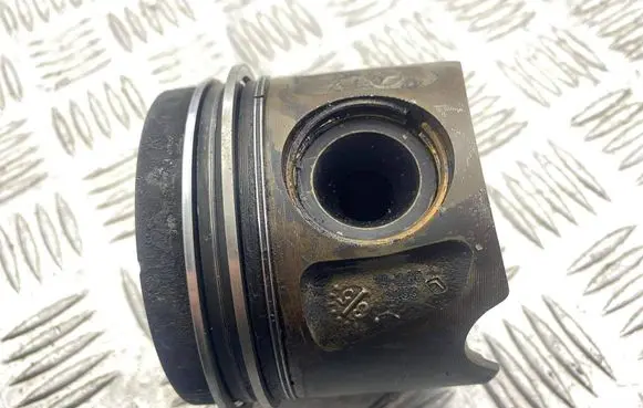 Mercedes-Benz ML W164 Piston 8370B