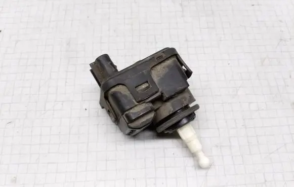 Volkswagen Golf III Headlight level adjustment motor 00728232