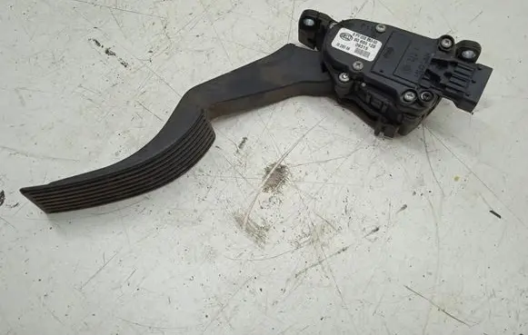 Alfa Romeo 159 Accelerator throttle pedal 60695128