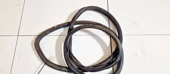 Opel Zafira B Rubber seal front coupe door 