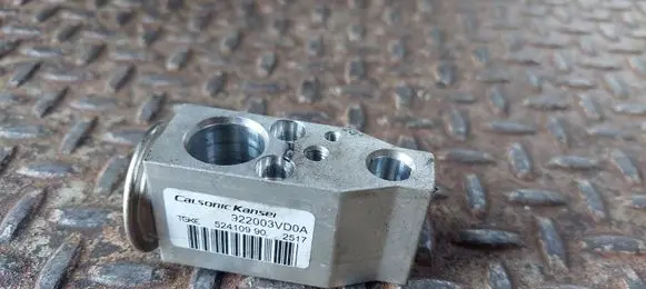Nissan Juke I F15 Air conditioning (A/C) expansion valve 922003VD0A