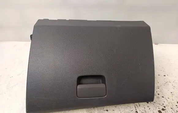 Mercedes-Benz GLA W156 Glove box